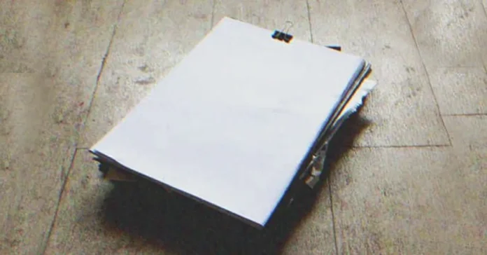 Woman splits rent with boyfriend for years until she finds the apartment papers - Story of the Day