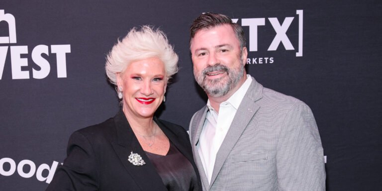 Chef Anne Burrell's husband, Stuart Claxton, was the one who found her lifeless in their bathroom. 💔 More details disclosed. ⬇️