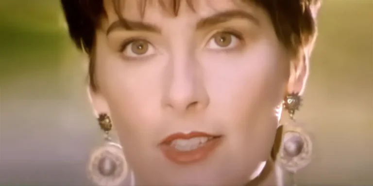 This Millionaire Singer Lives Alone in a Mansion with Cats – Her First Photo in 8 Years Left People Stunned